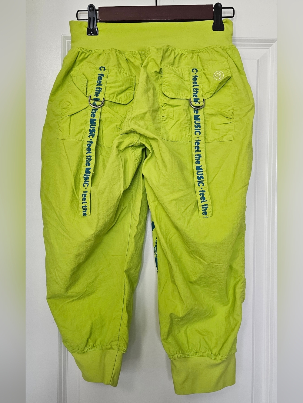 Zumba Neon Green Capri Joggers Womens Medium Dance Festival Rave Athleisure - Picture 2 of 7